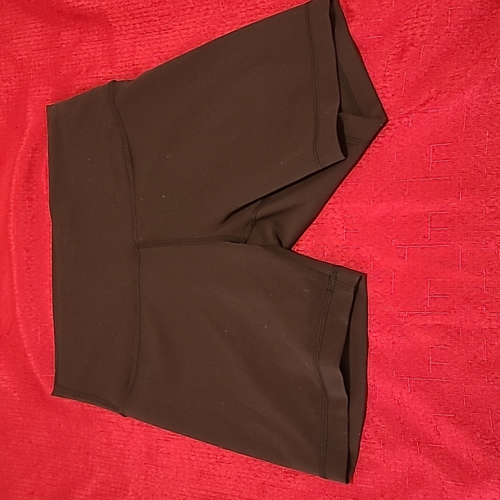 Lululemon Atletica Active Short, Size 8, Color Black ⚫️ ♥️ 😍